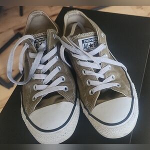 Chuck Taylor Converse Green Low Top Sneakers, Size 9
